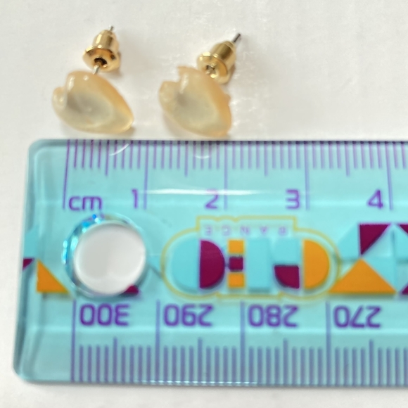 BNWT Amber Resin Heart Stud Earrings - Chic and Versatile - Picture 9 of 11